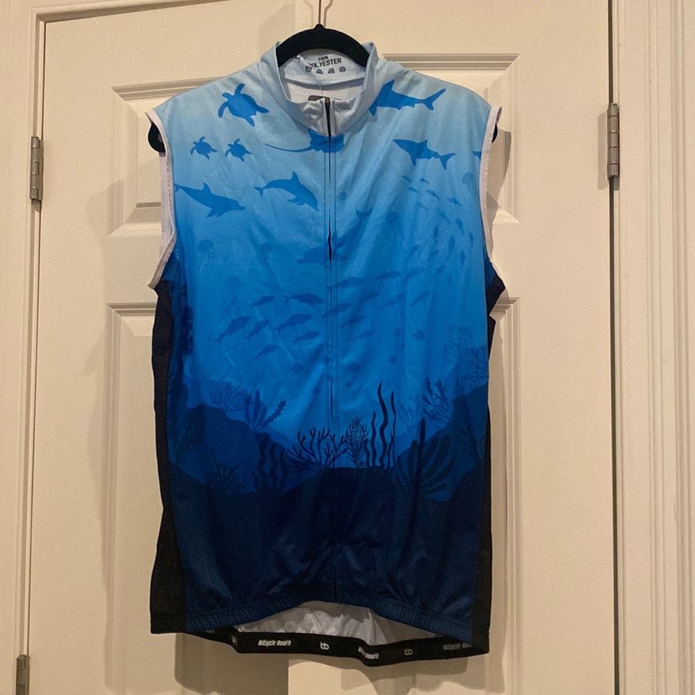 Sleeveless cycling shirt